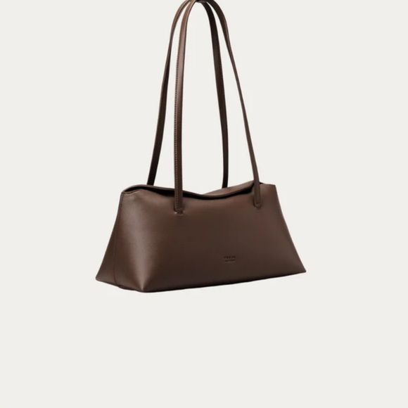 COPY - Sophisticated Brown Leather Shoulder Bag with Timeless Design - Picture 2 of 5